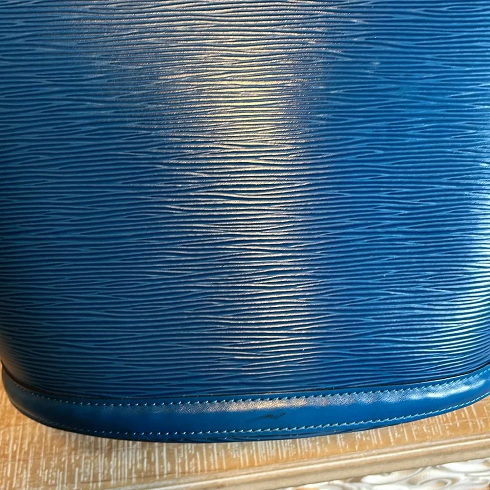 Louis Vuitton Blue Epi St Jacques - Picture 13 of 13